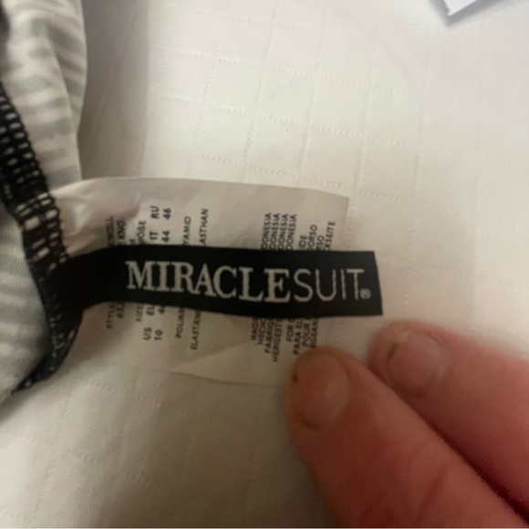 Miraclesuit Size 10 Tankini Top in Black & White. Bottoms in Size 12 solid Black - Picture 9 of 15